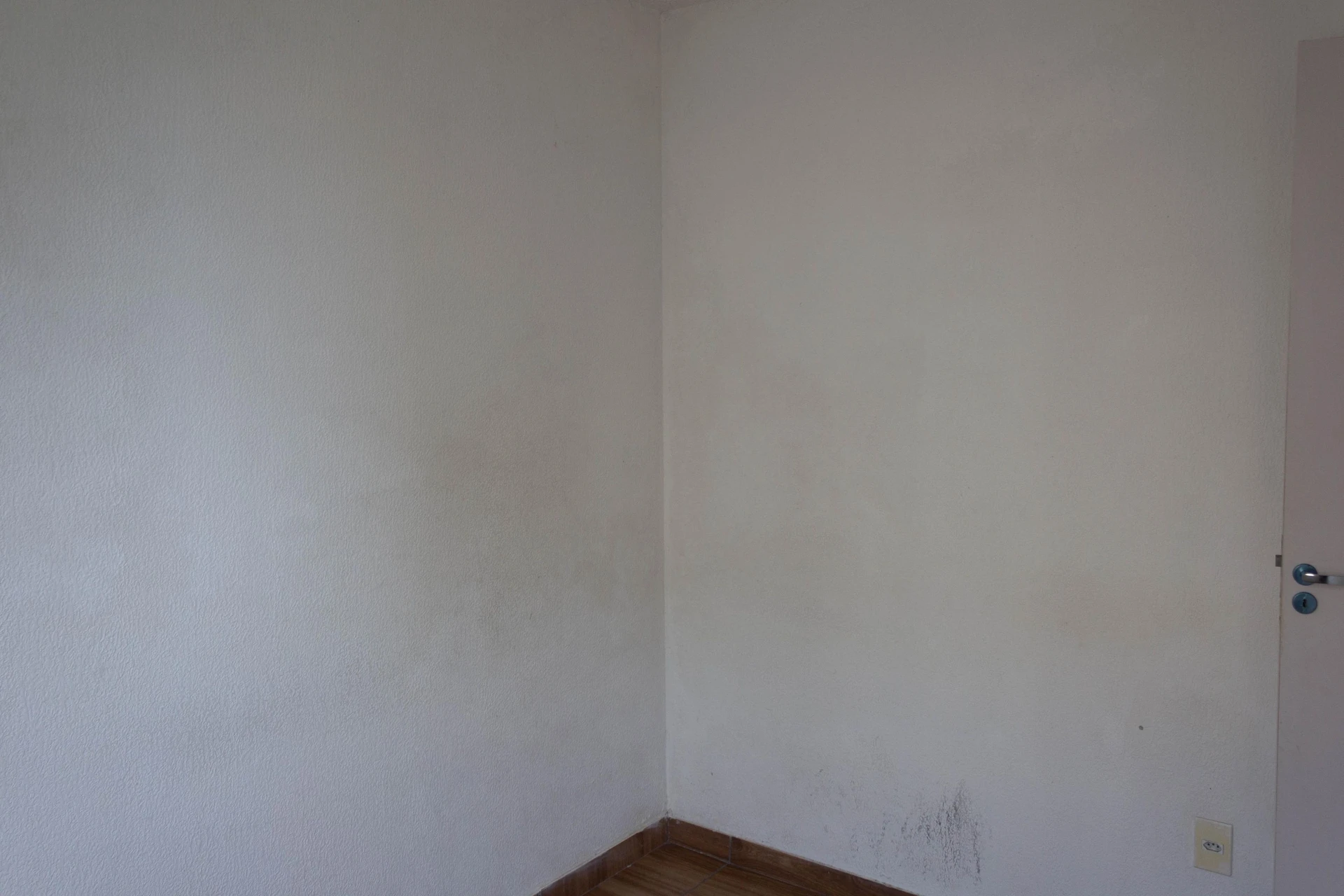 2-bedroom apartment in a building with a gym — photo 32