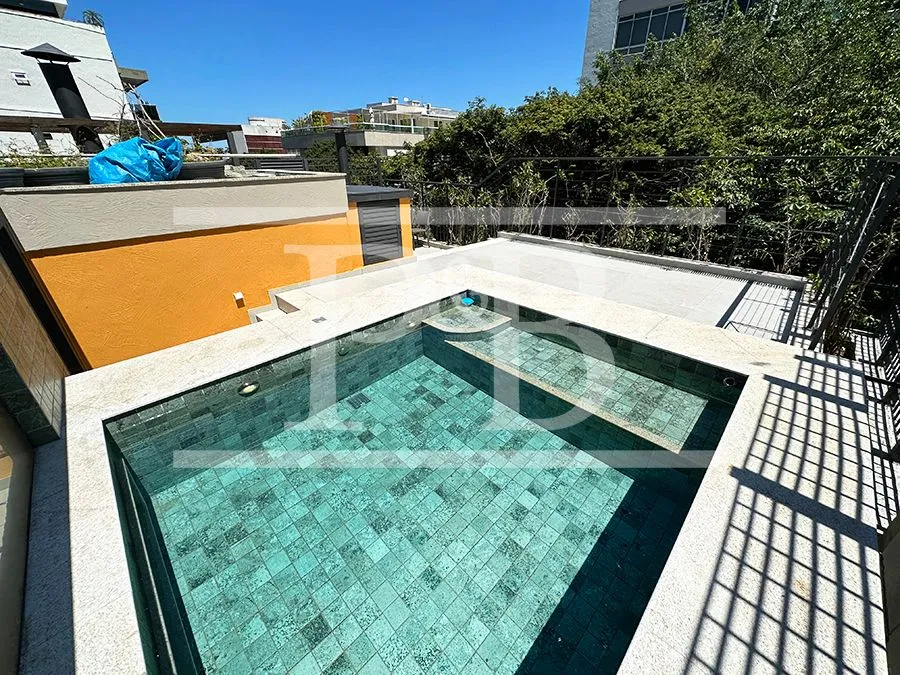 Penthouse with 4 bedrooms and 539 m² with floor-to-ceiling windows