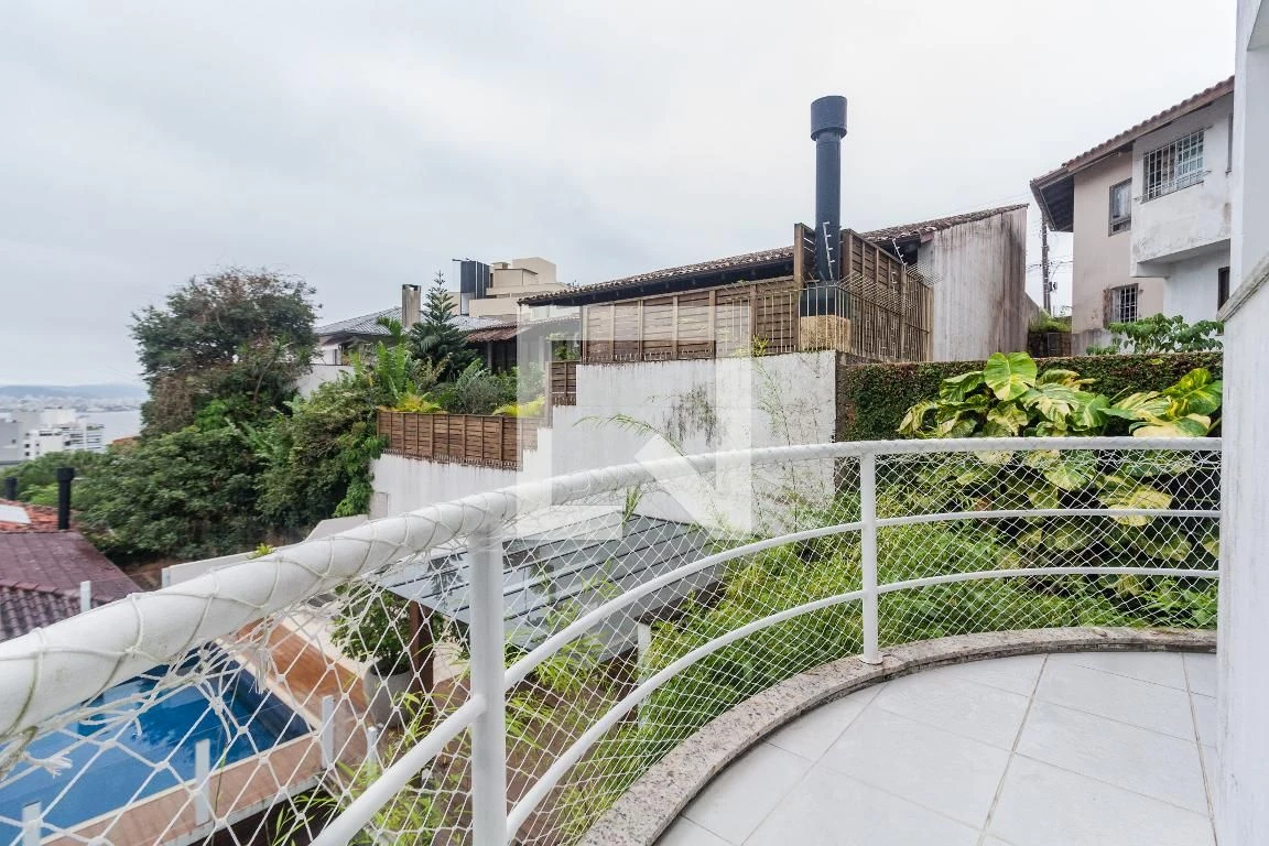 Furnished studio in a building with a pool — photo 32