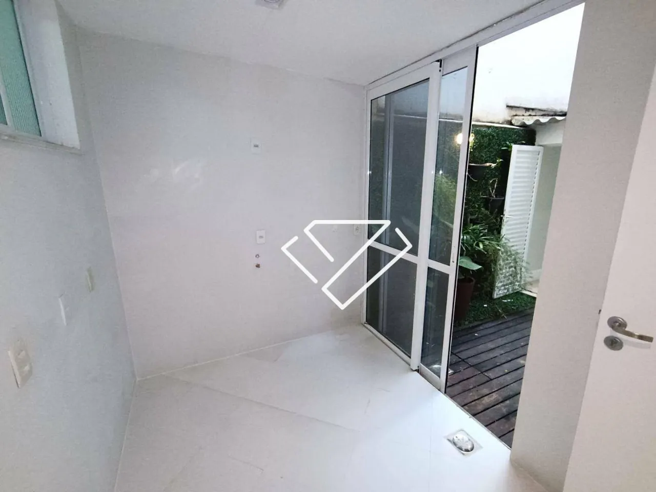 3-bedroom apartment with a closed-in gas kitchen — photo 13
