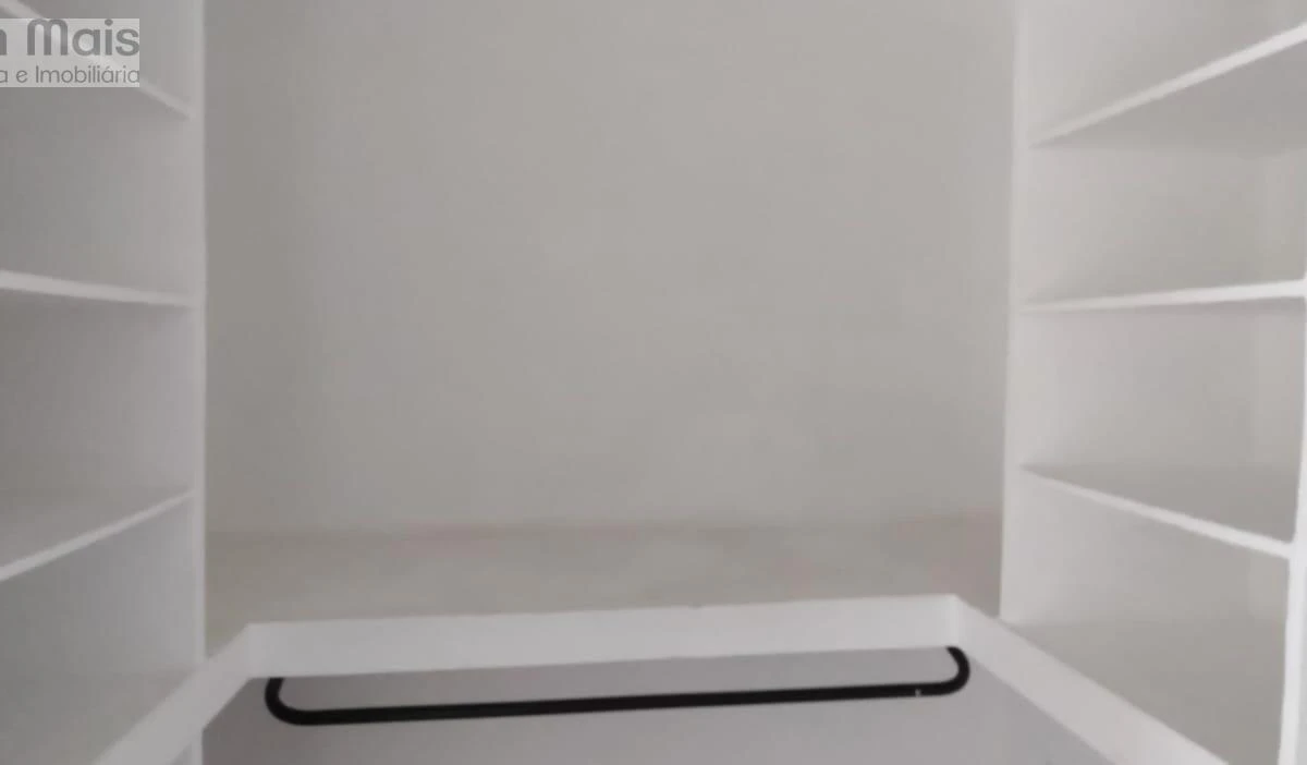 1-bedroom apartment with a closed kitchen and cabinetry — photo 5