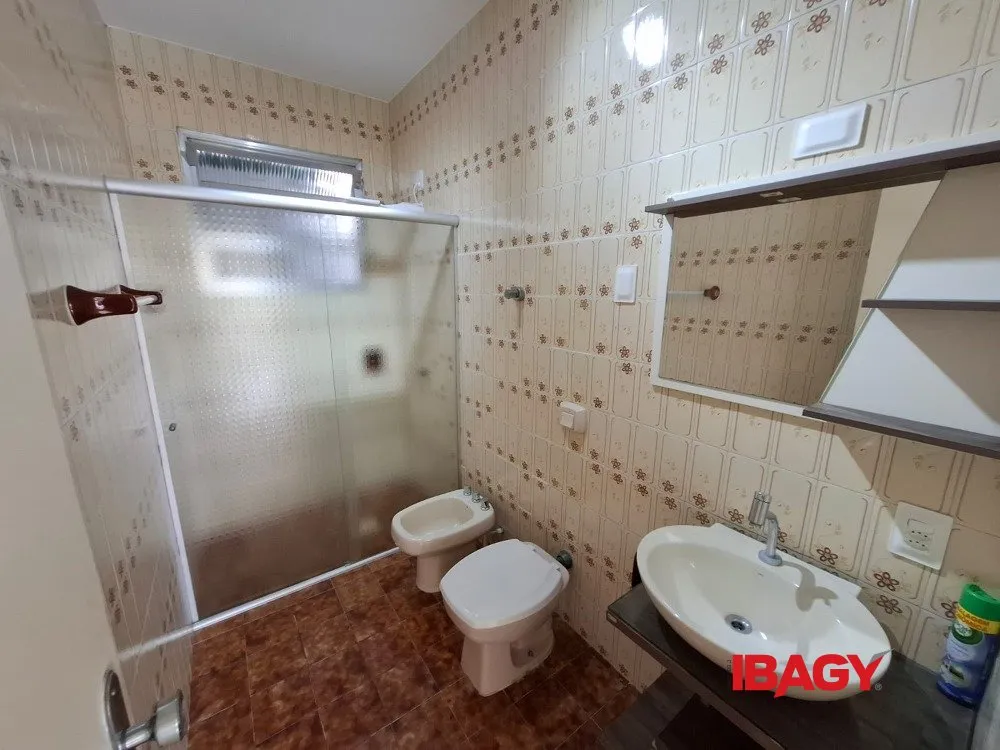 3-bedroom house with 1 bathroom and a gas kitchen — photo 5