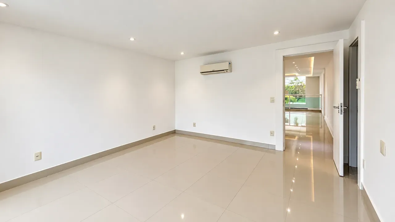 Casa com janelas do piso ao teto, Barra da Tijuca — photo 15