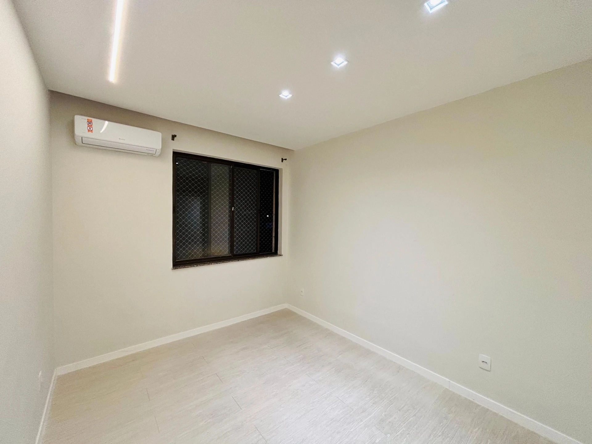 Washing machine in a 3-bedroom apartment, 401 m² — photo 33