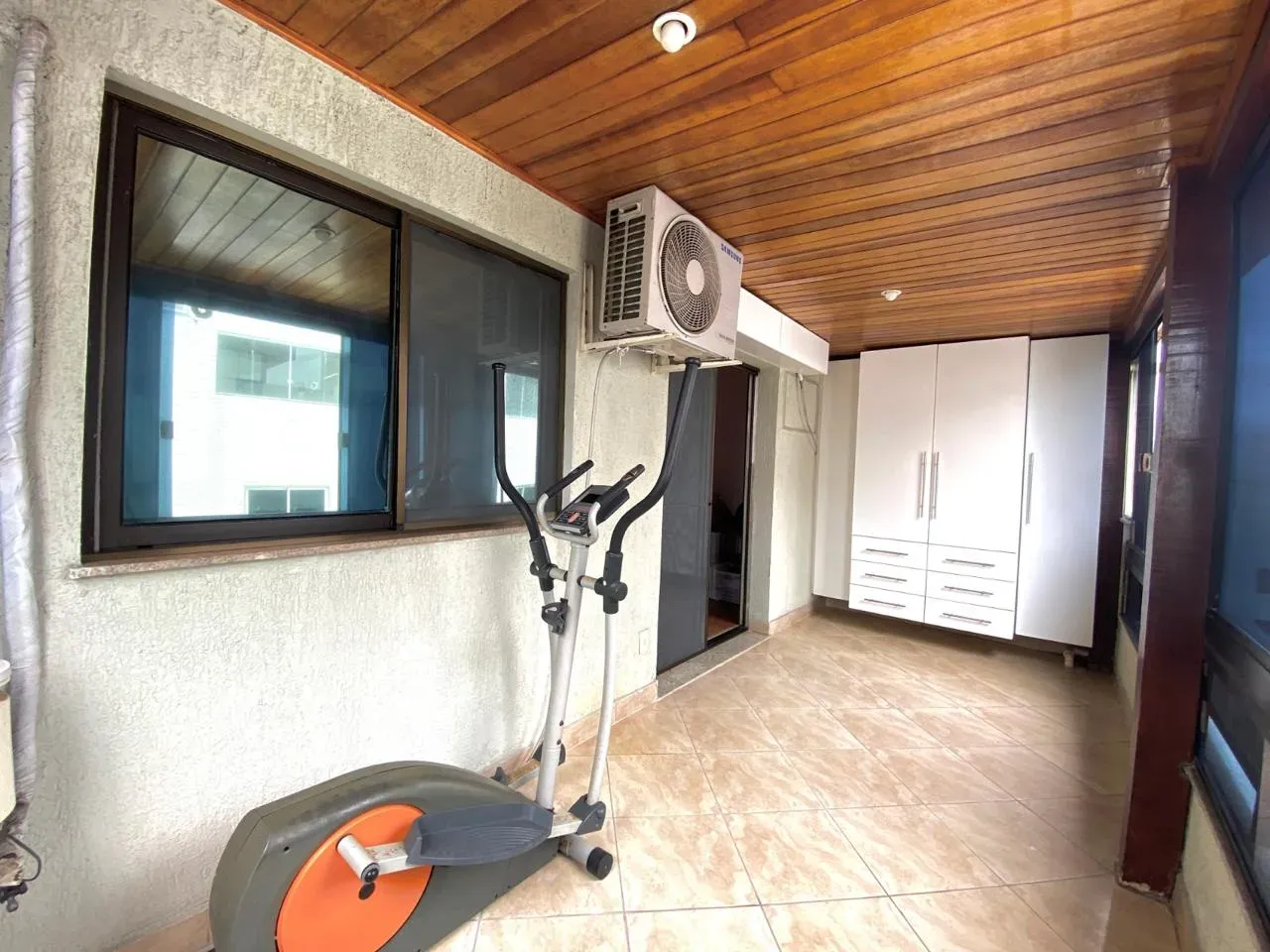 Furnished 369 m² apartment with a closed kitchen — photo 8