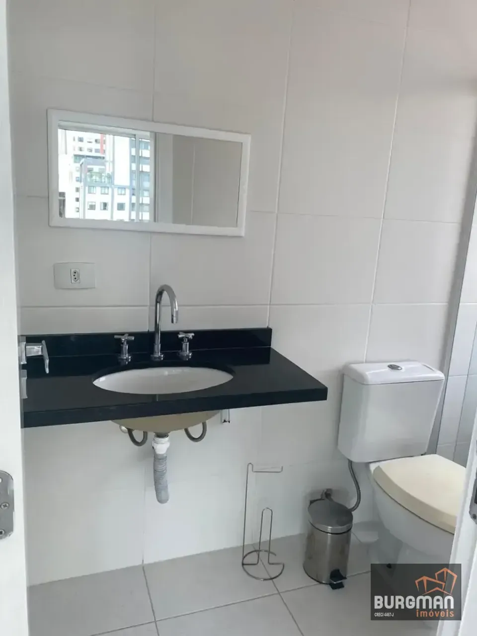 Unfurnished studio with no parking for 1 bedroom 1 bath — photo 11