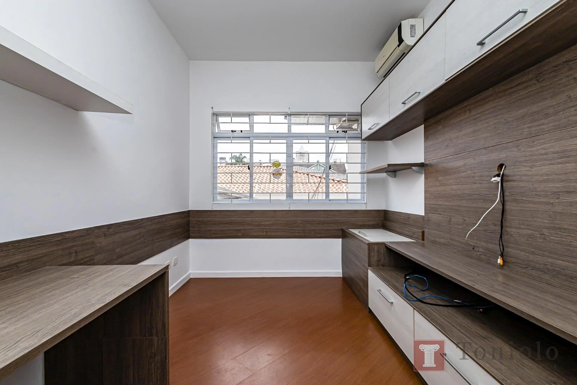 380 m² house with a bathtub and a walk-in closet — photo 24