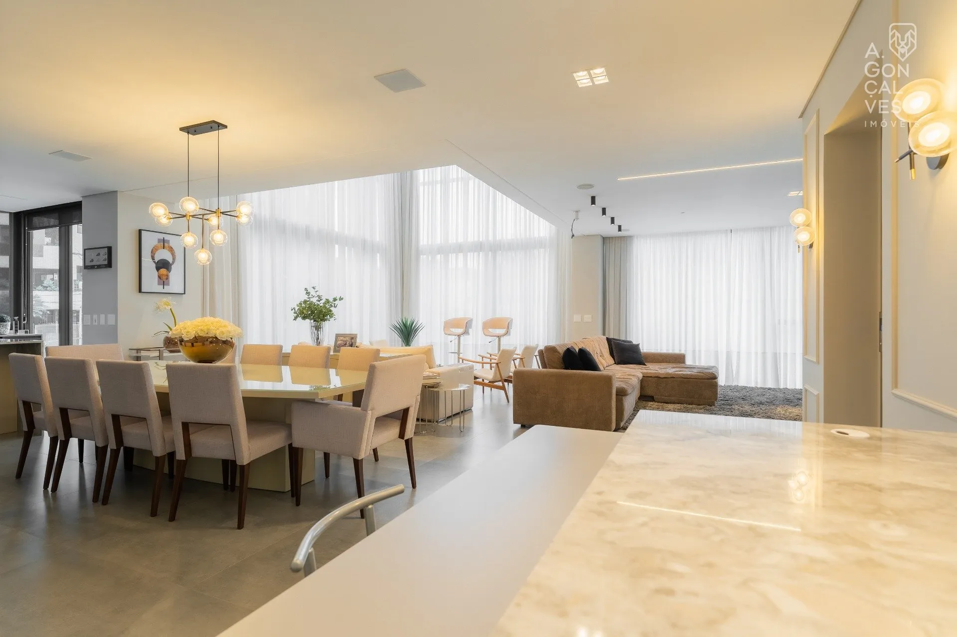 Furnished apartment with 3 bedrooms and open-plan kitchen — photo 3