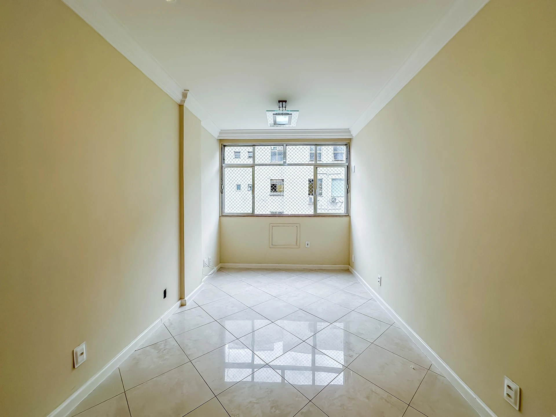 2-bedroom apartment with a glass-enclosed balcony — photo 6