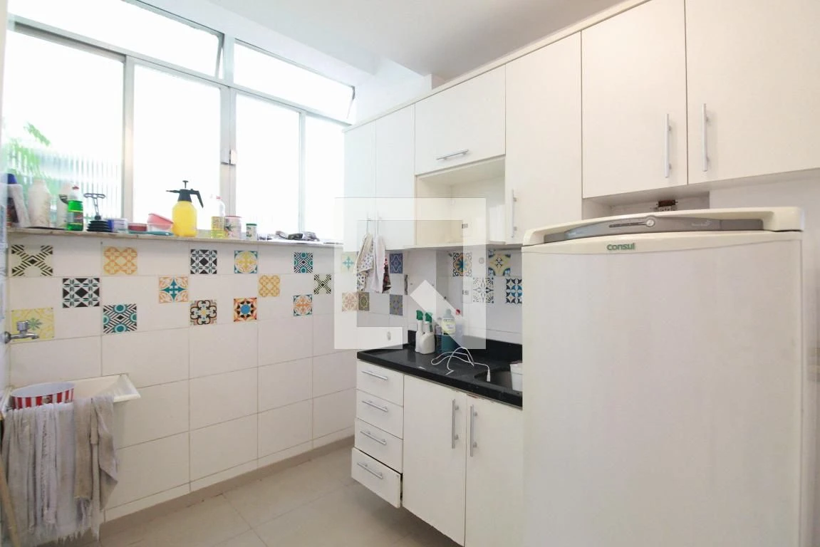 One-bedroom apartment with a washing machine — photo 14