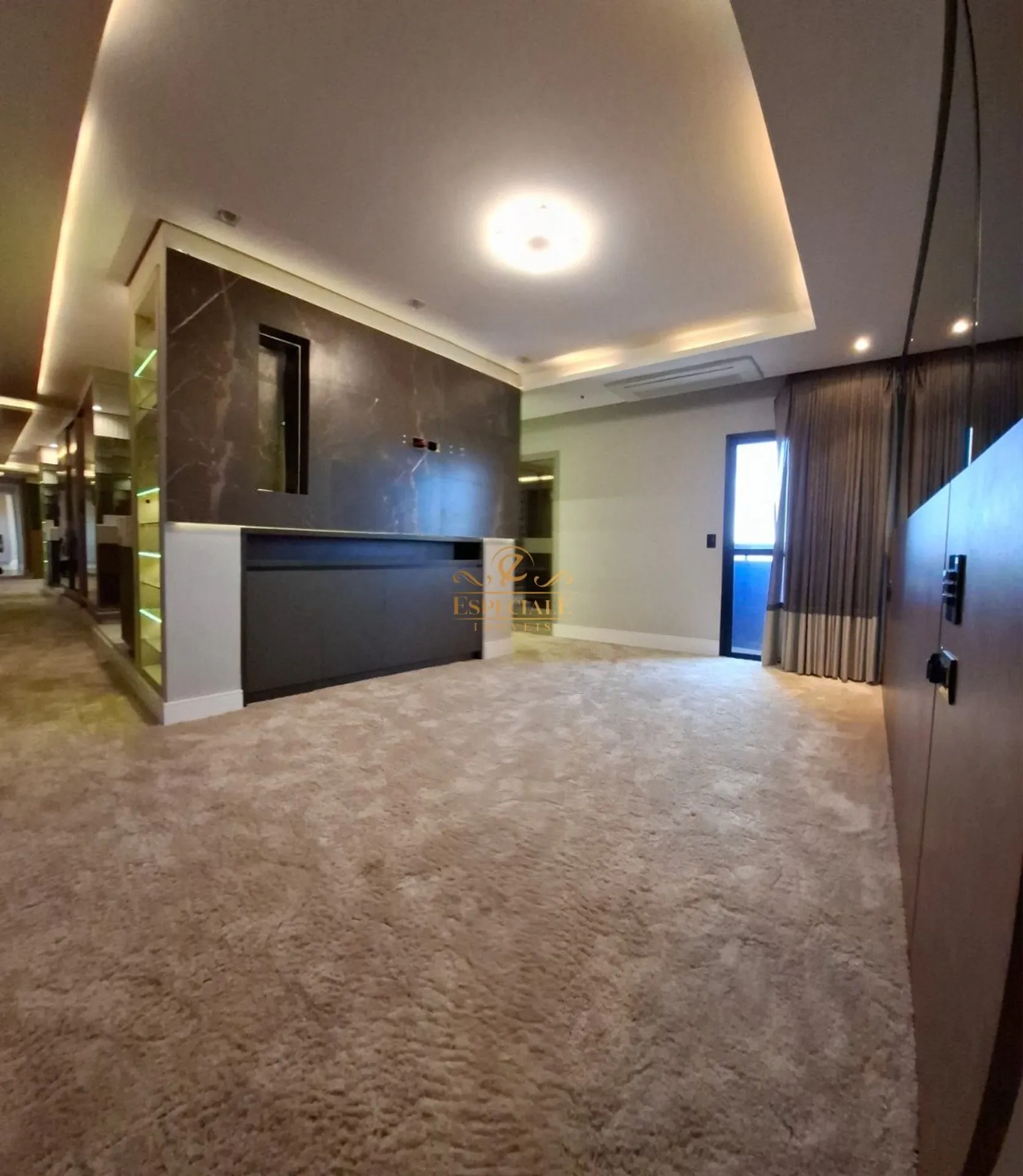 Rooftop unit with 3 suites and 4 parking spots