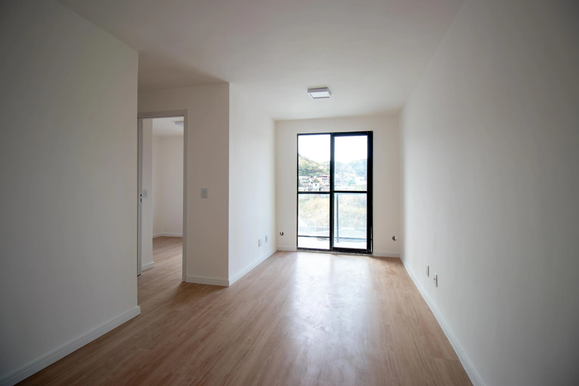 Rental apartment with 2 bedrooms, balcony and private garden — photo 4