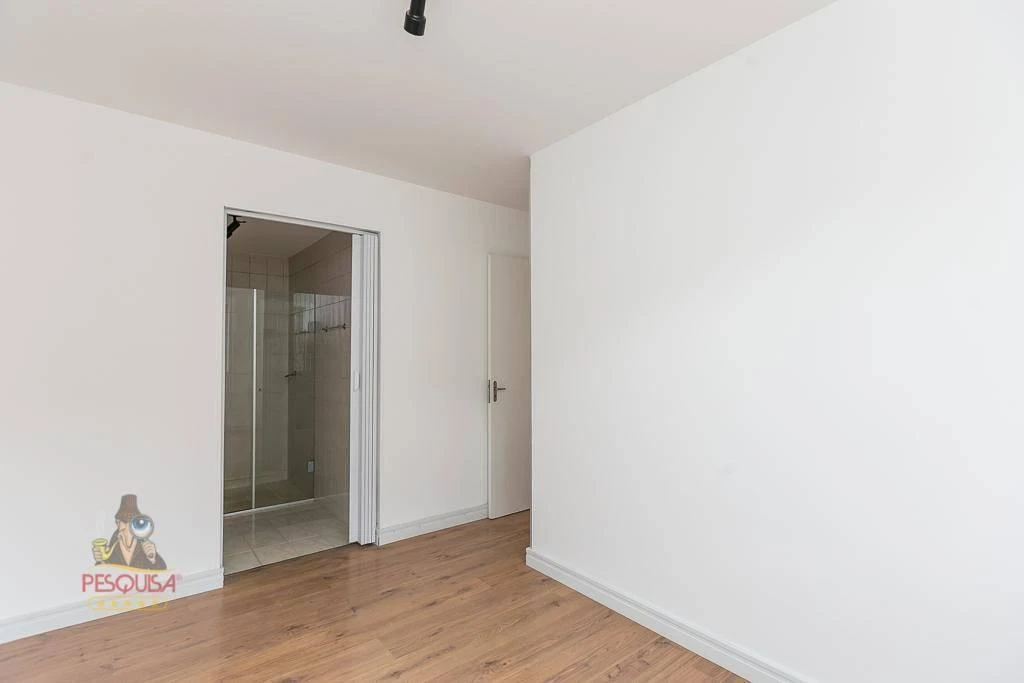 2-bedroom apartment with wood or laminate floors — photo 18