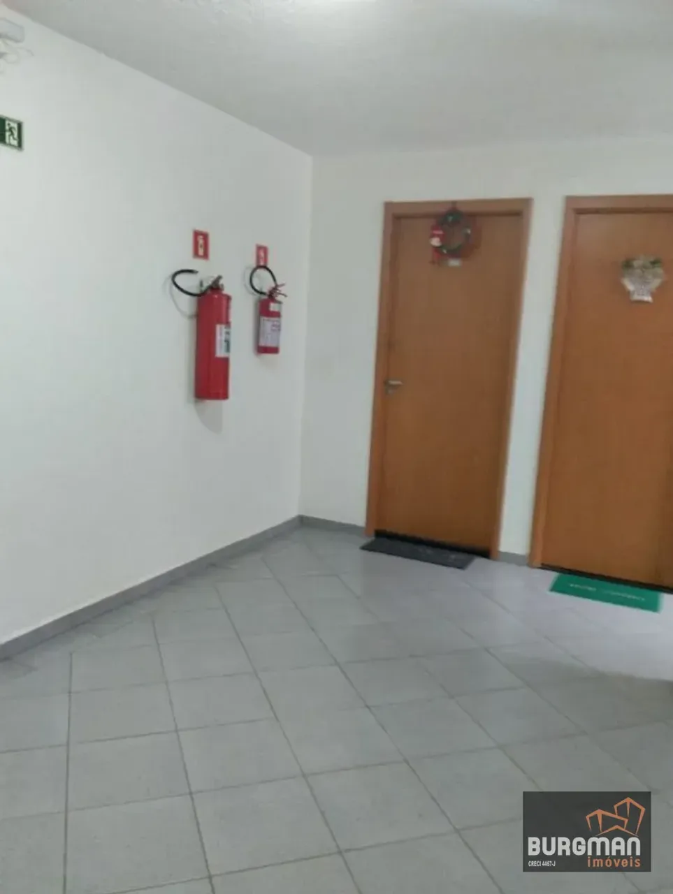 2-bedroom apartment with 1 parking space and laundry area — photo 9