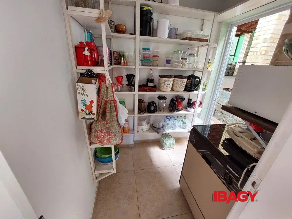 Casa amueblada con 4 dormitorios y 950 m² — photo 11