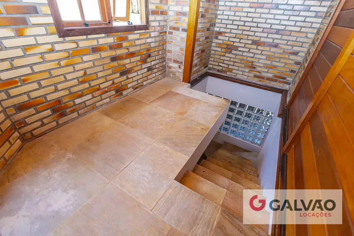 Casa sin amueblar con 3 dormitorios, cocina cerrada y balcón — photo 33