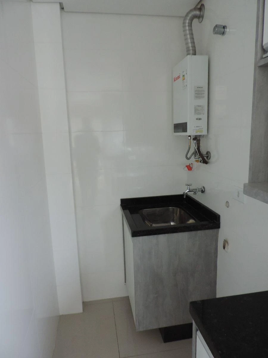Glass-enclosed balcony in a 2-bedroom apartment, 70 m² — photo 18