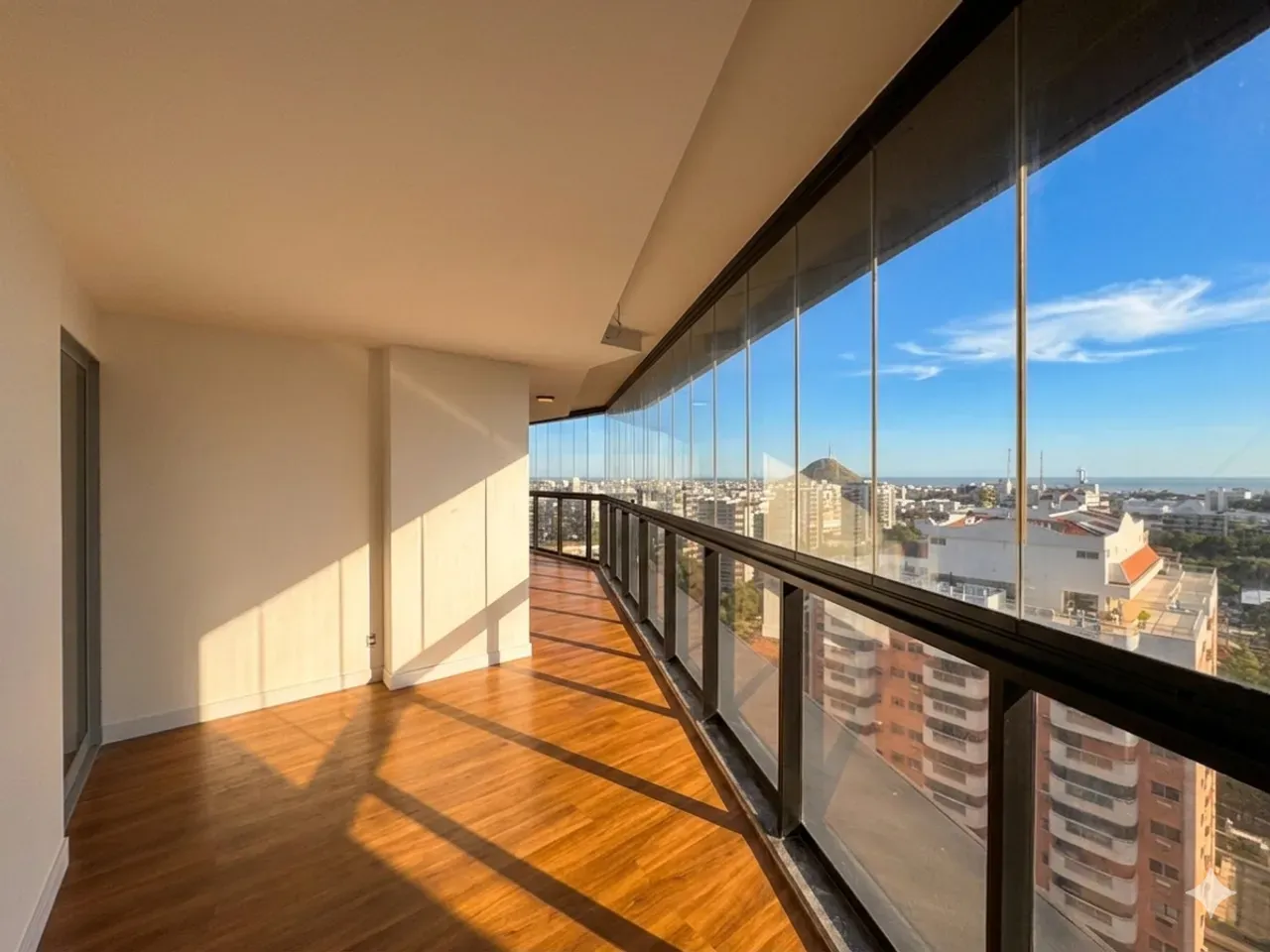 Apartamento de 3 quartos com varanda envidraçada