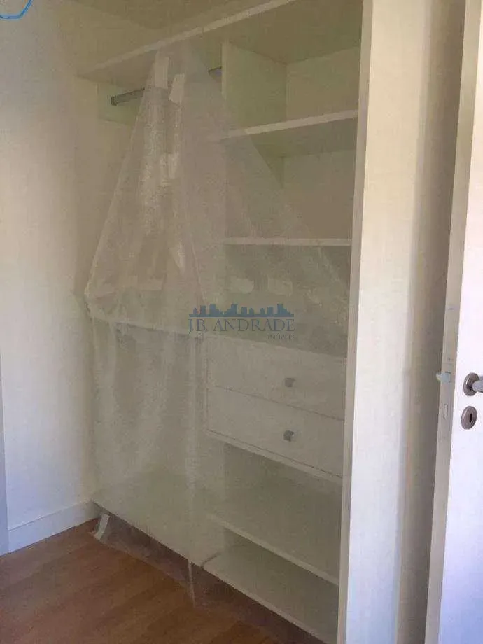 320 m² apartment with a walk-in closet and a mountain view — photo 12