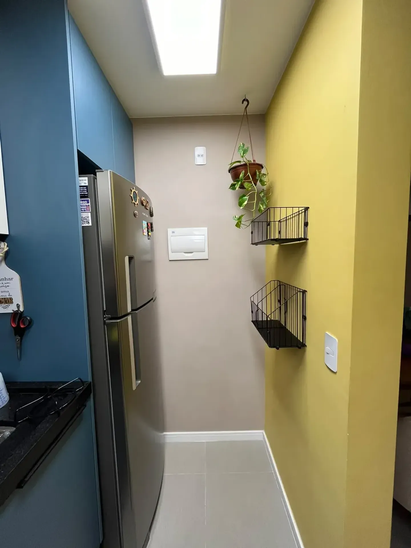 One-bedroom apartment in a building with a gym — photo 3