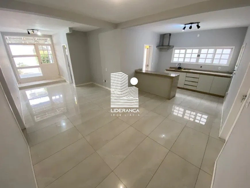 4-bedroom house with private garden and BBQ area — photo 3