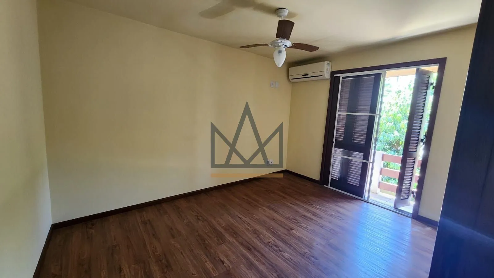 4-bedroom house with a balcony grill and garden — photo 10