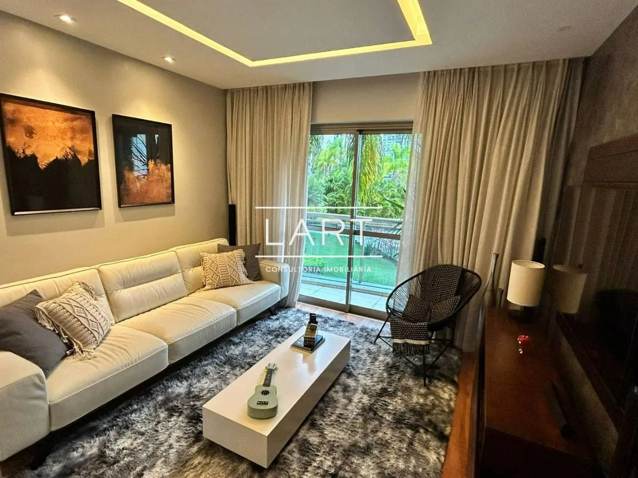 Apartment with 4 en-suite bedrooms and 260 m², glass balcony — photo 8