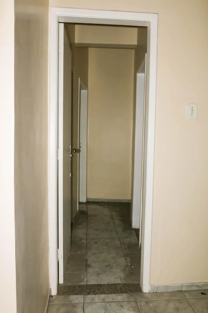Apartamento de 2 dormitorios y 1 baño con cocina cerrada — photo 12