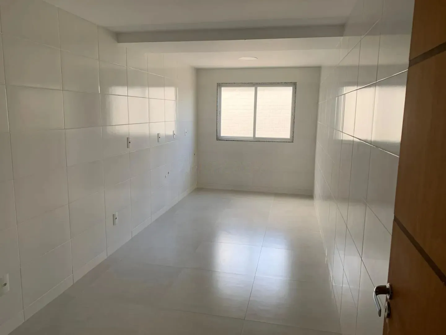 Glass-enclosed balcony in a 4-bedroom apartment, 240 m² — photo 22