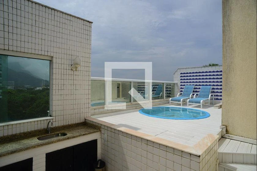3-bedroom apartment in a building with a gym — photo 18