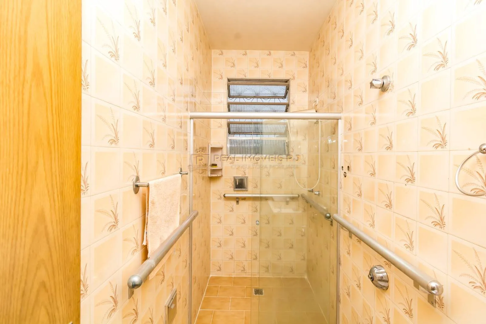 Unfurnished house with 3 bedrooms and 5 bathrooms — photo 40