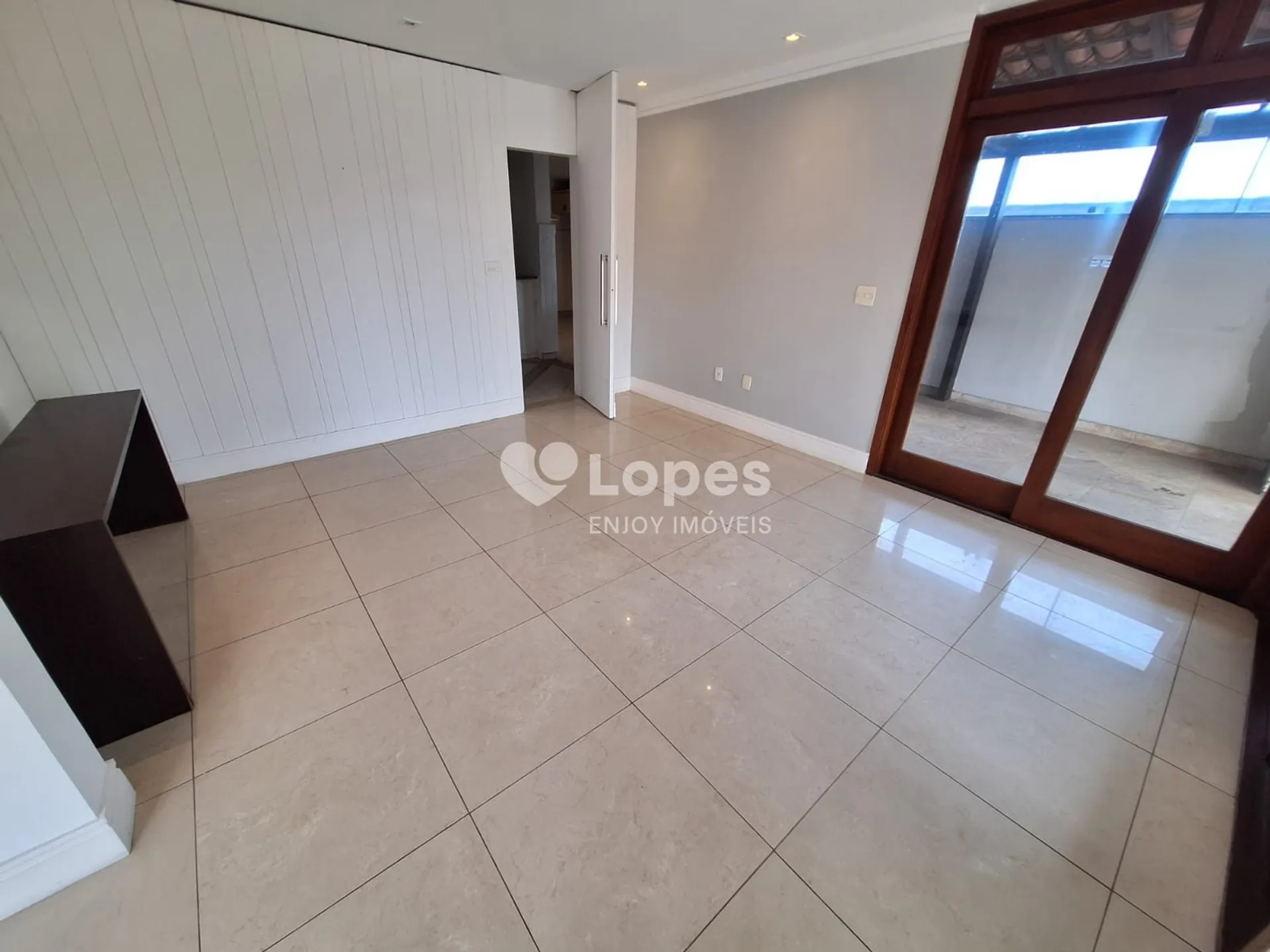 5-bedroom apartment in a building with a gym — photo 28