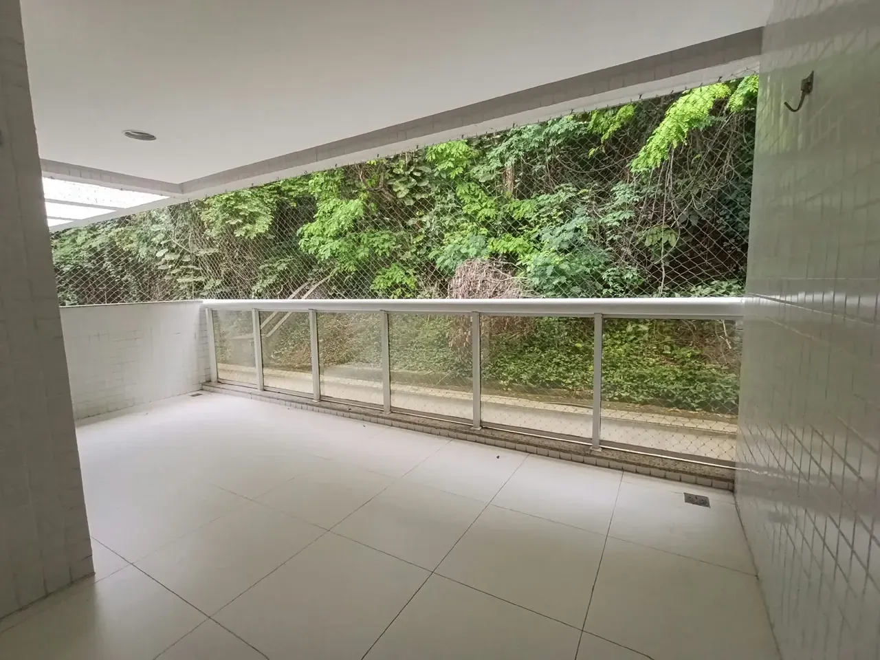 2-bedroom apartment in a building with a gym — photo 15
