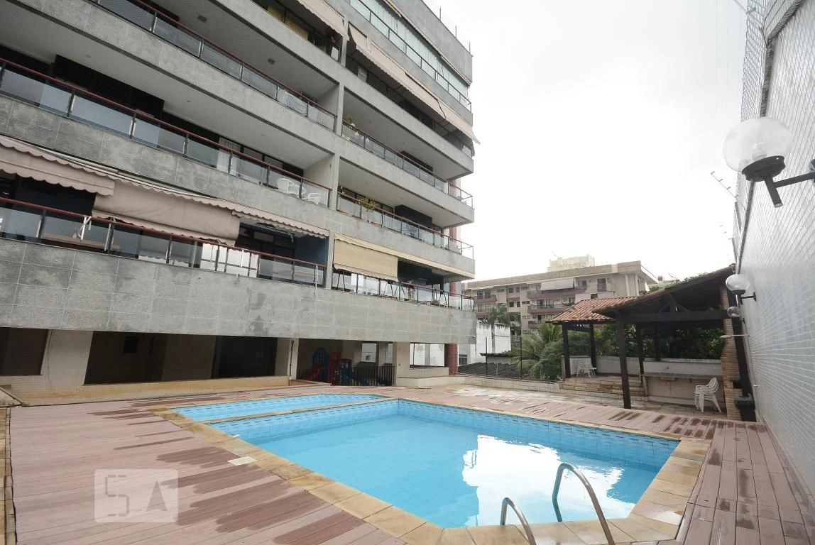 4-bedroom apartment in a building with a pool — photo 52