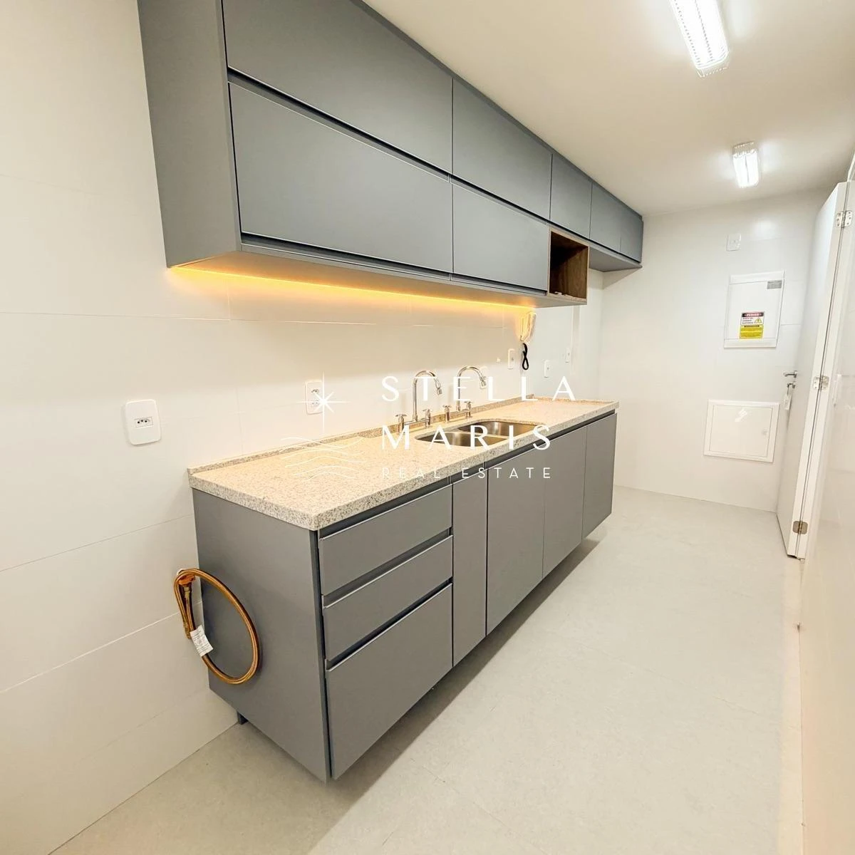 2-bedroom apartment in a building with a pool — photo 10