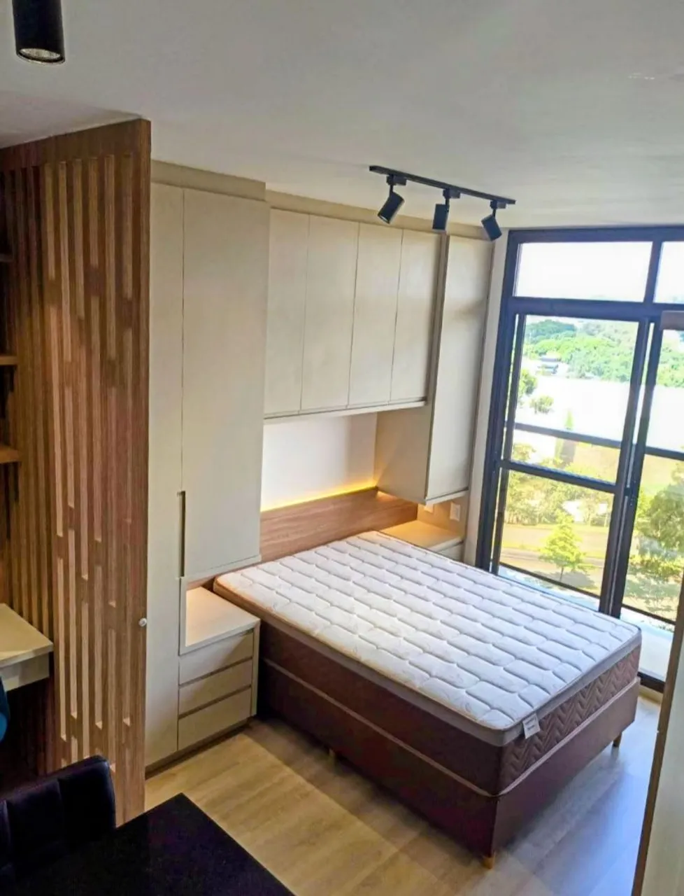 Furnished 1-bedroom apartment with a balcony — photo 2