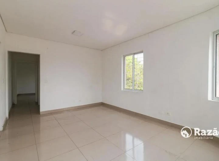 2-bedroom apartment with 2 covered parking spaces — photo 3