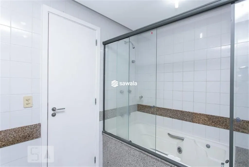 210 m² apartment with 3 bedrooms and 5 bathrooms — photo 24