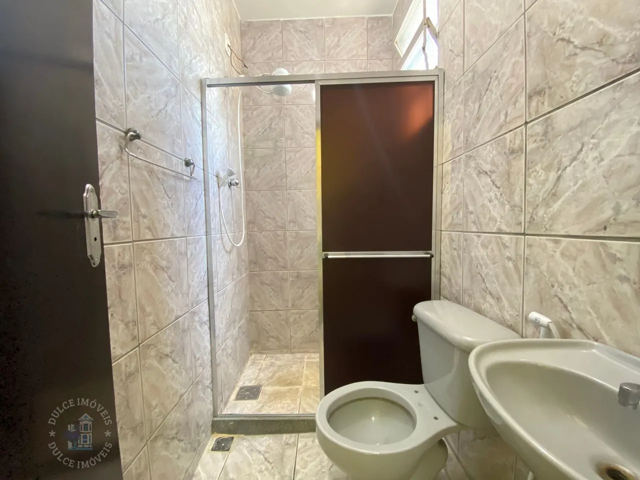 House with no parking: 1 bedroom and 1 bathroom — photo 4
