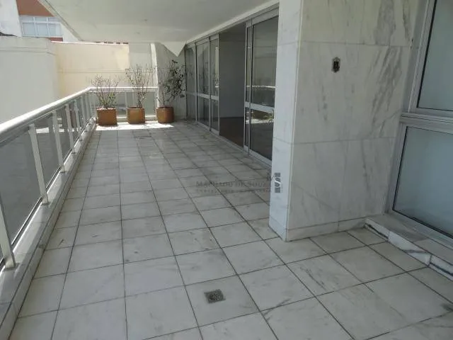 Water view in a 4-bedroom apartment, 350 m² — photo 14