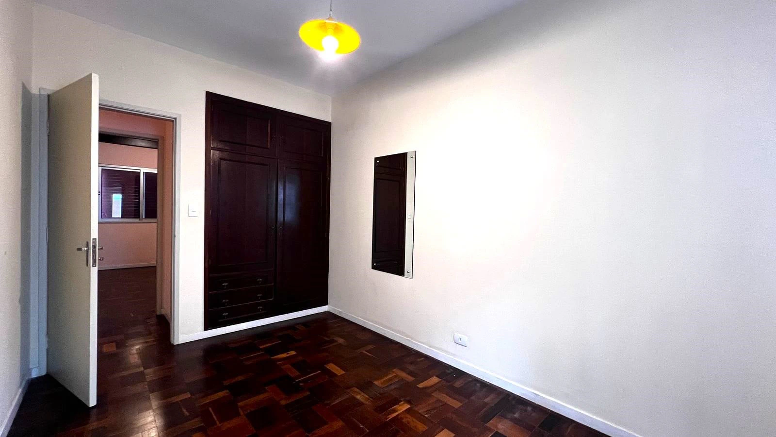 3-bedroom apartment with wood or laminate floors in Curitiba — photo 24