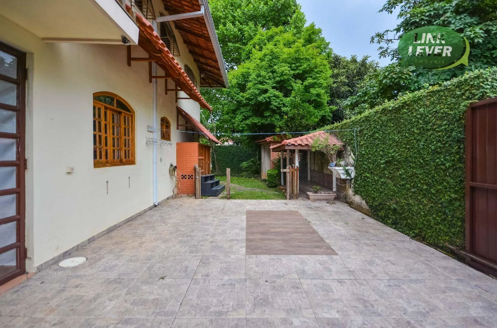 164 m² house with a fireplace and a grill on the balcony — photo 61