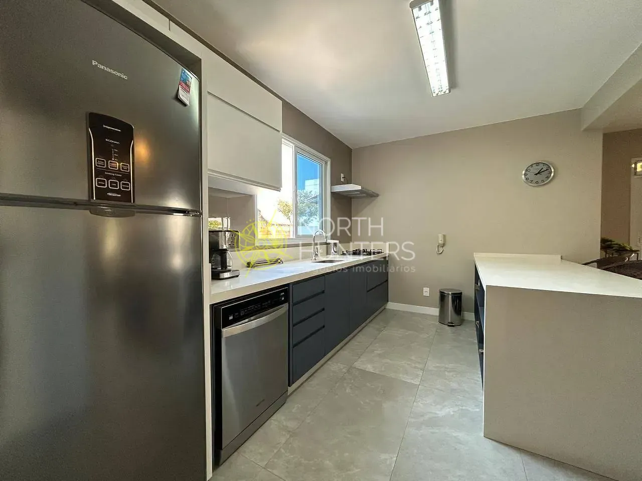 Furnished house with an open-plan integrated kitchen — photo 4