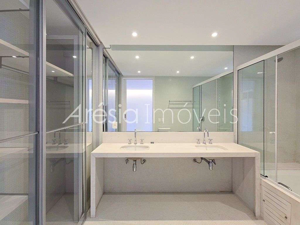 House with 3 en-suite bedrooms and 8 bathrooms 1100 m² — photo 21