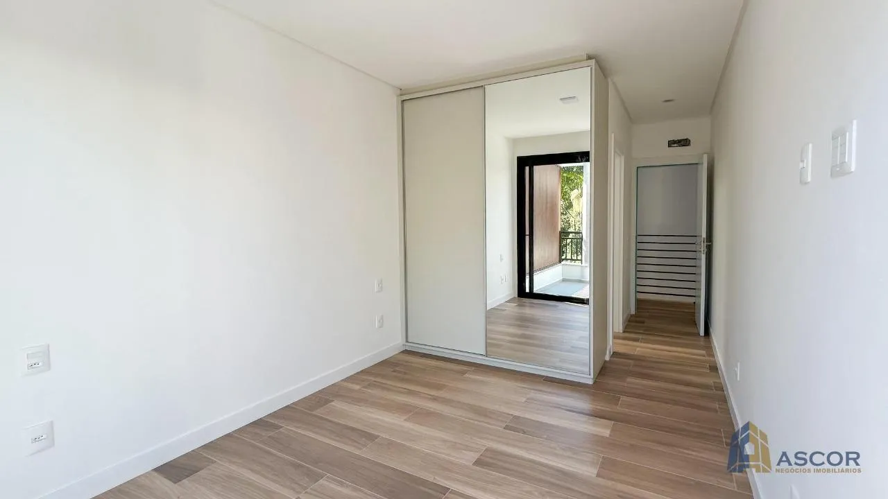 Garden in a 4-bedroom house, 250 m² — photo 15