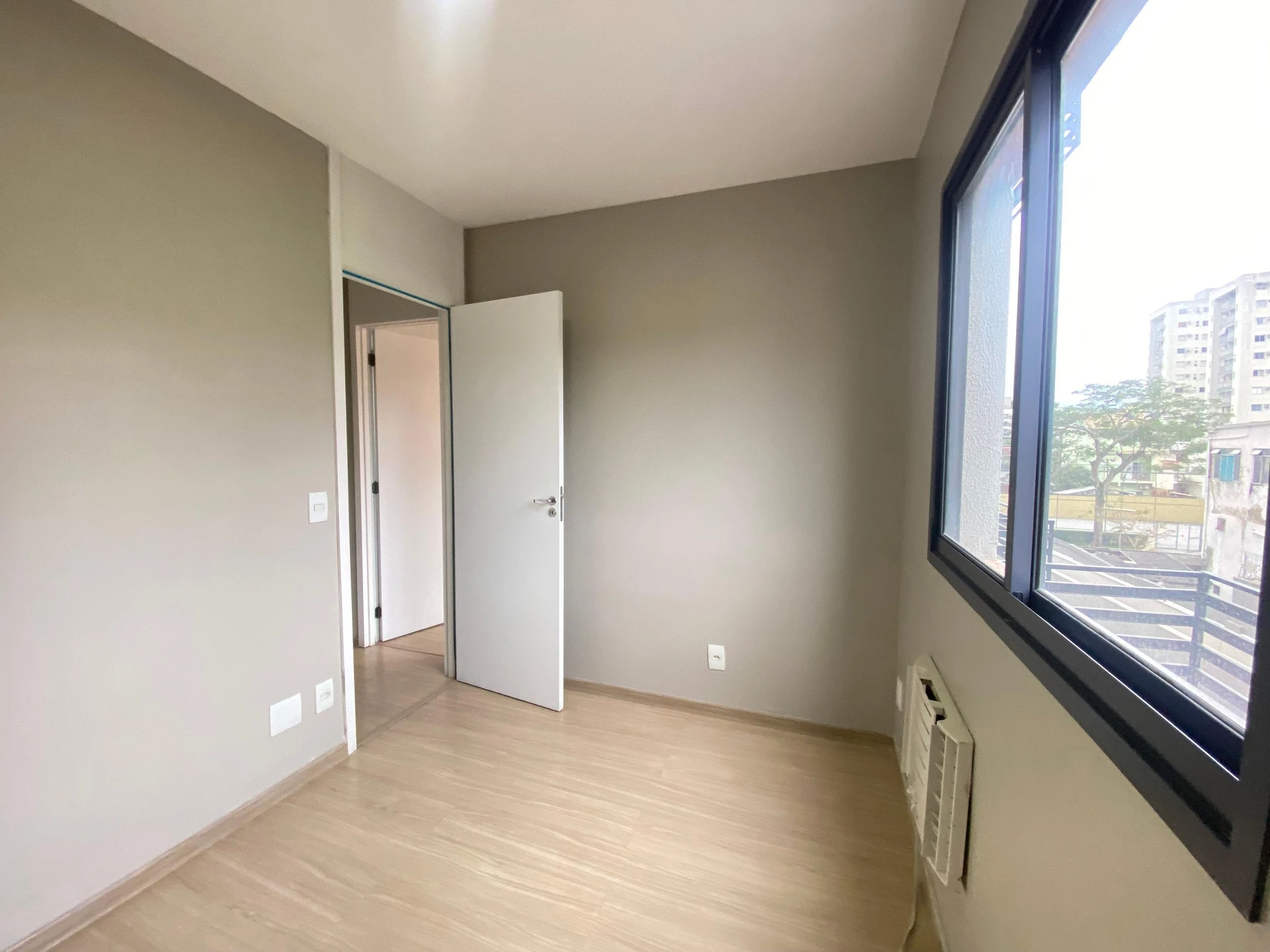 Apartment, 55 m², with wood or laminate floors — photo 42