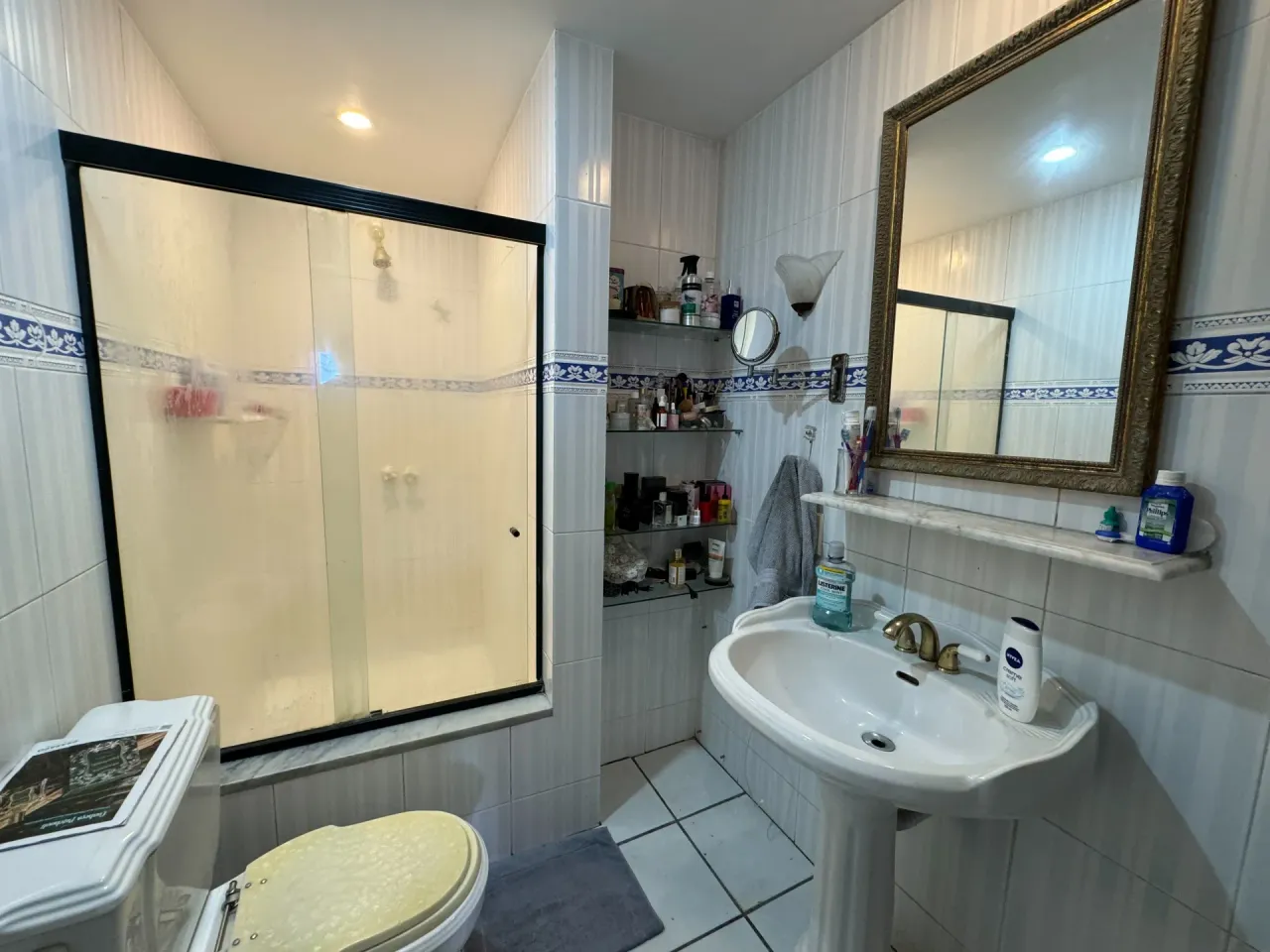 Furnished 4-bedroom apartment with glass balcony — photo 6