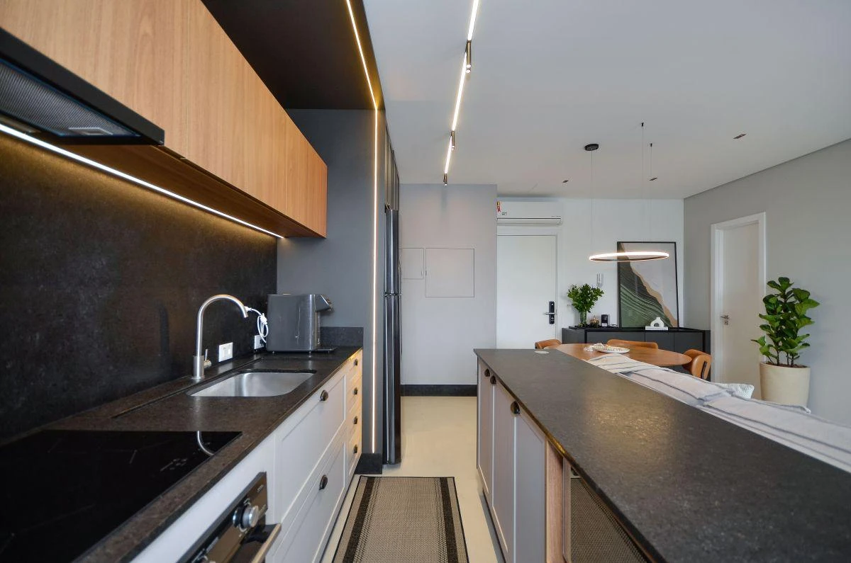 Furnished 1-bedroom apartment with balcony and grill — photo 22