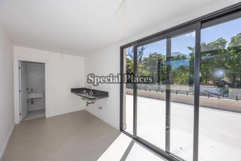 Unfurnished house with 5 bedrooms and an open-plan kitchen — photo 28