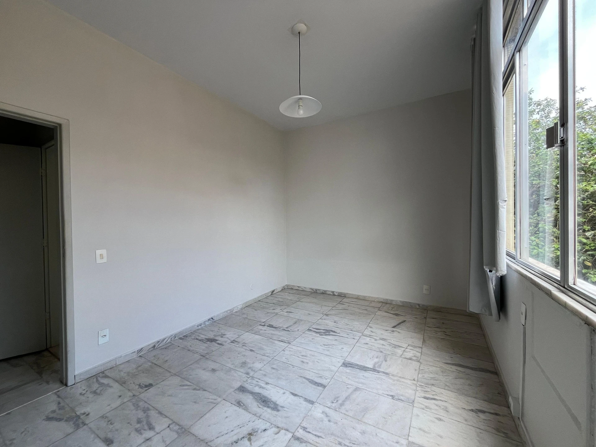 Bathtub in a 2-bedroom apartment, 170 m² — photo 10